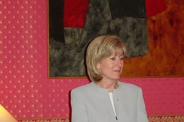 Monique Létocart, le vendredi 16 mai 2003, alors qu'on lui remet la médaille de Chevalier dans l'Ordre National du Mérite
