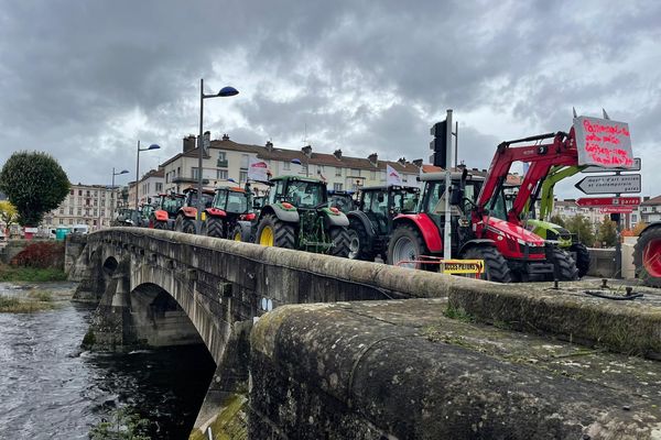 Plus de 200 tracteurs se sont rassemblés à Épinal et ont convergé vers la préfecture des Vosges.