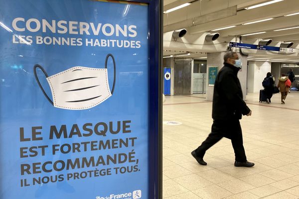 Affiche dans les couloirs du RER, gare de Lyon, le 19/01/2023