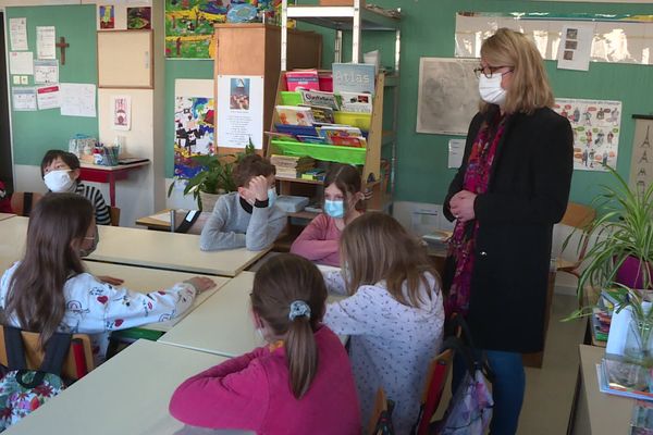 De la maternelle au lycée, les enfants ukrainiens et leurs enseignants sont accompagnés par le CASNAV de l'Académie de Limoges, pour faciliter leur scolarisation.