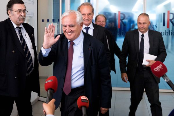 Jean-Pierre Raffarin, le 12 juin 2017, à la sortie du bureau politique des Républicains, au siège des Républicains, le lendemain du premier tour des élections législatives.