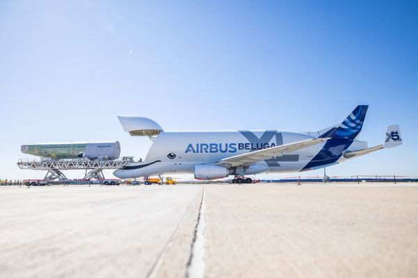 Le n°5 de la flotte de la compagnie de transport international de marchandises Airbus a atterri pour la première fois en Chine pour assurer une livraison sur la chaine d'assemblage d'avions.