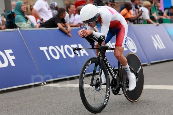 Après avoir décroché une médaille d'or historique en contre-la-montre mercredi 4 septembre 2024, Kevin Le Cunff s'impose à la deuxième place en course en ligne vendredi 6 septembre 2024.