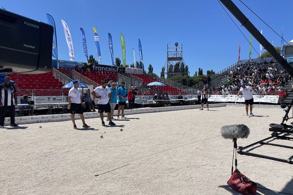 L'équipe Puccinelli, Montoro, Lucchesi face à des joueurs originaires d'Eyguyères et de Mallemort lors de La Marseillaise à pétanque, le dimanche 2 juillet 2023.