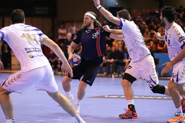 Mikel Hanssen (PSG) face aux Dunkerquois au match aller le 22 octobre à Paris.