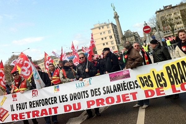 Salariés du public et du privé étaient appelés à manifester ce mardi 9 avril contre le projet de loi de sécurisation de  l'emploi.