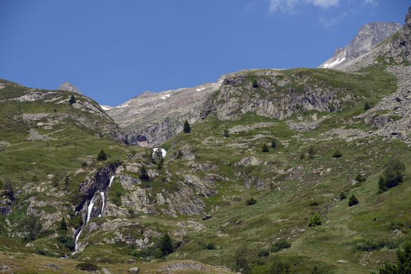 Suite à l'éboulement, les accès aux cols du Glandon et de la Croix de Fer sont fermés depuis l'Isère. Illustration