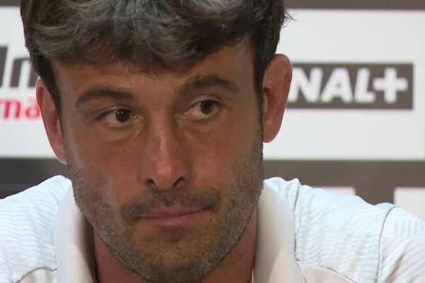 Xavier Garbajosa, ici après la défaite du LOU en quart de finale de TOP14 face à Bordeaux, ne sera resté qu'un an entraineur de Lyon.