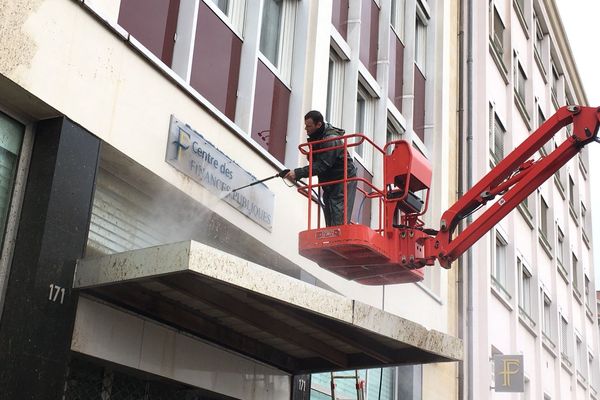 Le Centre des finances publiques de Niort a subi des dégradations lors des manifestations agricoles de la semaine dernière.