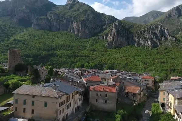 Le village de la Brigue, dans les Alpes-Maritimes, compte plus de 700 habitants.