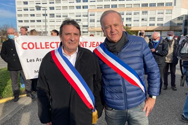 Bruno Espic, mayor of Saint-Jean (left) and Marc Péré, mayor of the Union.