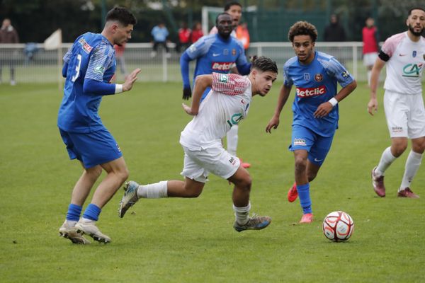 L'USSA Vertou (en bleu), malgré la défaite face à l'Étoile Maritime FC, le 17 novembre dernier, disputera le 8e tour de la Coupe de France