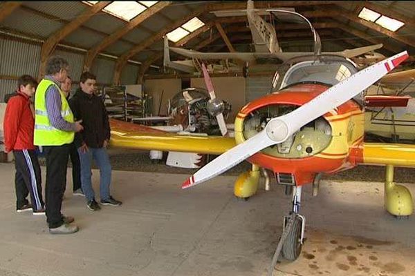 Les collégiens de l'établissement Jacques-Prévert découvrent tous les aspects de l'aéronautique et font même leur baptême de l'air.