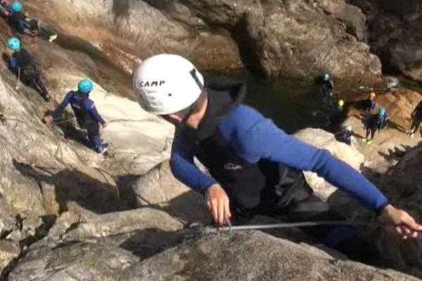 Canyoning à Mons-la-Trivalle dans l'Hréault. Août 2015.