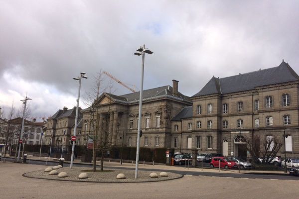 Kamel Daoudi, qui n'a pas respecté les conditions de son assignation à résidence, a été écroué. Il doit être jugé à Aurillac le 6 octobre.