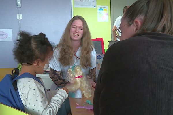 Montpellier - une enfant en consultation aux Urgences pédiatriques au CHU - 2025.