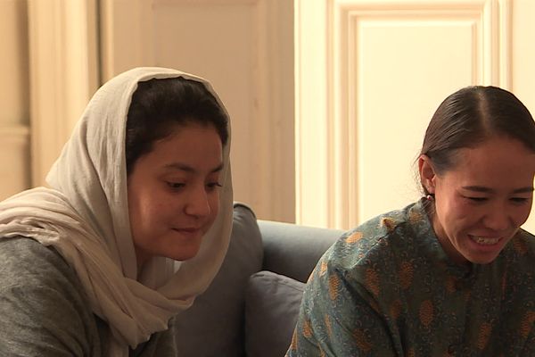 Maryam Yousefi et Shagofa Arwin sont toutes les deux réfugiées afghanes