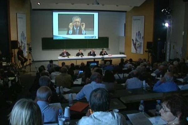 Débat sur la réforme territoriale organisé par la région Centre et le Ceser (Conseil économique social et environnemental régional) à l'université d'Orléans - 18 juin 2014