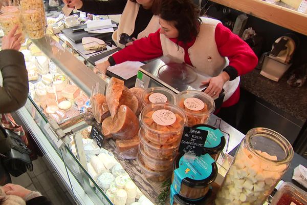 La fromage des Halles Castellane fait le plein.