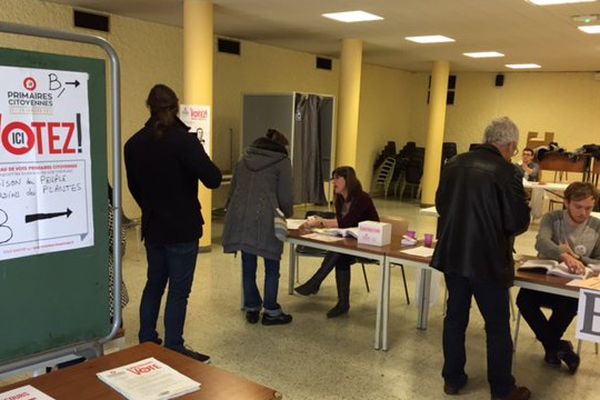 Le bureau de vote de la Maison du Peuple dans le centre-ville de Poitiers