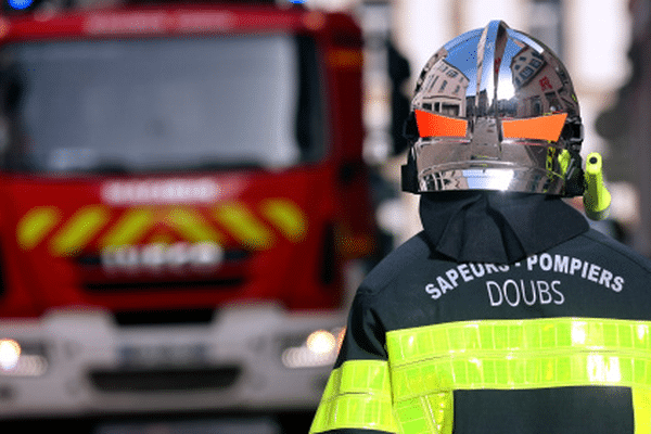 Huit véhicules de sapeurs-pompiers ont été mobilisés.