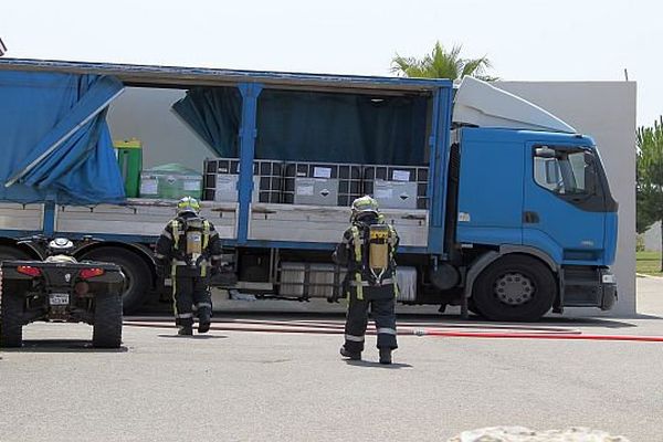 Gallargues-Le-Montueux (Gard) - les pompiers du SDIS 30 interviennent sur l'émanation d'un nuage toxique dans une résidence hôtelière - 6 juillet 2015.