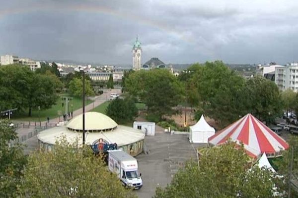 Les chapiteaux des Francophonies, place du champ de Juillet à Limoges