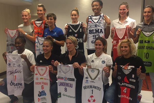 Les filles de Basket Landes ont le sourire pour affronter les basketteuses de Landerneau Dimanche à Paris 