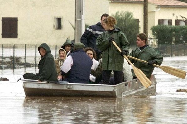 Inondations à Hyères, en 1999 après la montée des eaux de la rivière Gapeau.