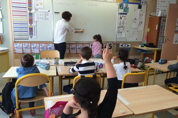 Dans une classe plus petite, les élèves apprennent mieux et plus vite.