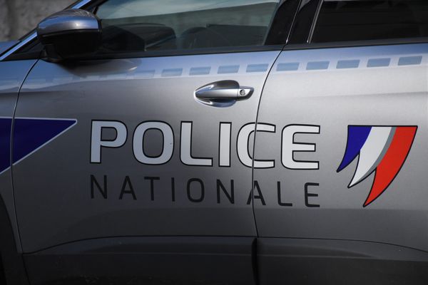 Une voiture de police