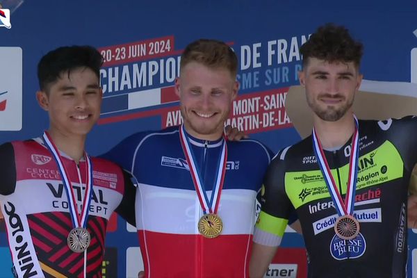 Baptiste Poulard du VC Pays de Loudéac termine deuxième de la course en ligne amateurs des championnats de France de cyclisme 2024.