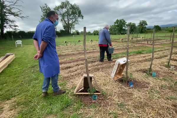 Gabriac (Aveyron) La Clé des champs est une structure aveyronnaise née en 2006. Elle accueille (de jour) des personnes qui souffrent de troubles psychologiques dans un contexte de pleine nature, loin de l'univers hospitalier classique. juin 2021.