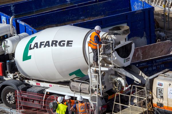 Un camion de l'entreprise Lafarge (image d'illustration).