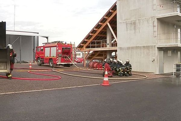 Le groupement technique des pompiers de Vesoul permet aux hommes du feu de s'entraîner dans des conditions réelles. 