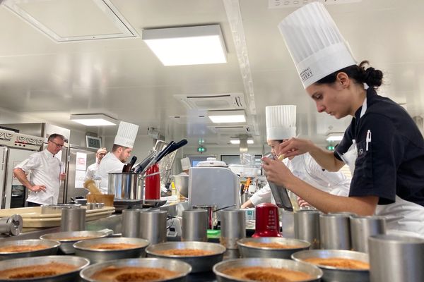 La finale régionale du Championnat de France du dessert a été remportée, mercredi 17 janvier, par Cassandre Jehanno, en BTS 2ème année au lycée hôtelier de Dinard.