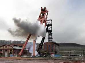 Le chevalement du dernier puit de charbon de la Houve en Moselle a été dynamité le 21 mars 2007, mais la Moselle voit fleurir de nombreux projets énergétiques ces dernières années.