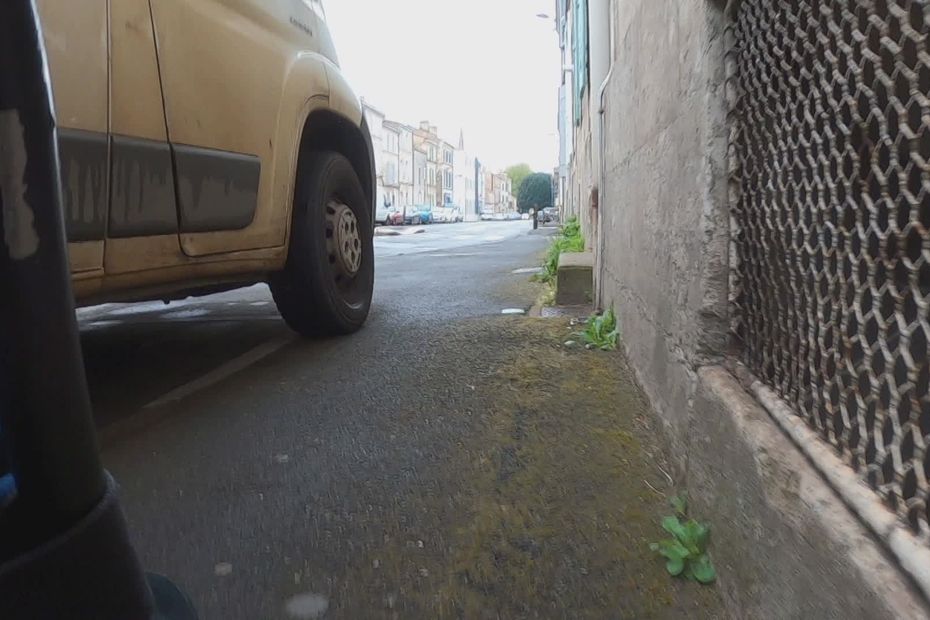 “Obstacle Course: Navigating Niort’s Town Centre in a Wheelchair”