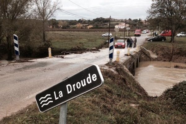 C'est un affluent du Gardon, la Droude, qui a emporté le véhicule dans sa crue a Cruviers-Lascours