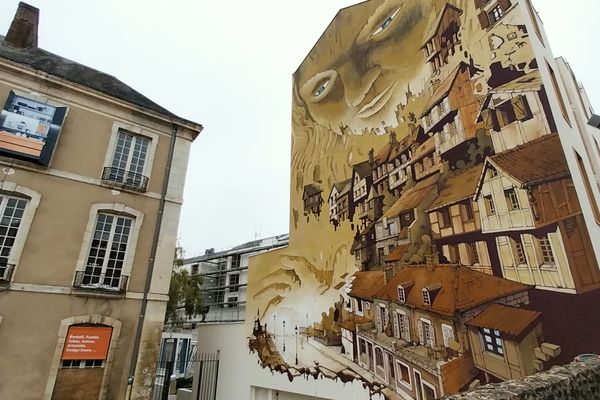 Un dessin préparatoire de François Schuiten et une mise en images taille réelle signée Wen2 en plein centre-ville du Mans.