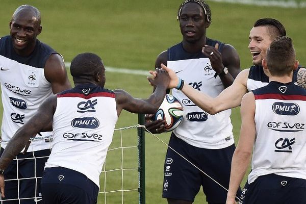 Debuchy et Mavuba à l'entraînement ce lundi avant France-Equateur.