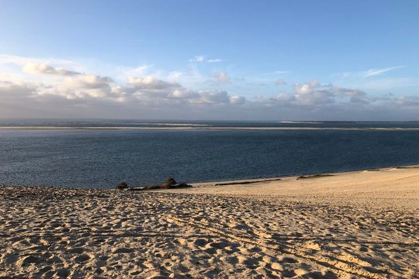 Les éclaircies se feront une place entre les passages nuageux. (Vue du banc d'Arguin depuis la dune du Pilat).