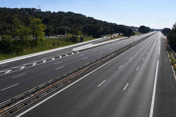 Des restrictions supplémentaires aux mesures de confinement viennent d'être décidées par le préfet de l'Ardèche pour les week-ends du 1er mai et du 8 mai. Sauf exception, il sera interdit de sortir accompagné pour faire ses courses ou une promenade.