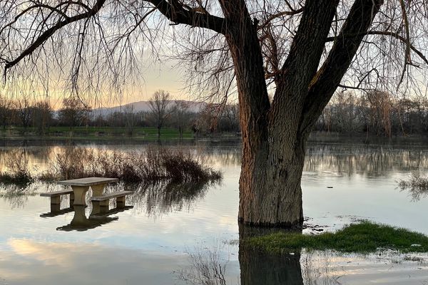 Les récentes précipitations sur la Saône, en amont de Lyon, ont provoqué une montée des eaux qui justifient un classement de la rivière dans le bassin lyonnais en vigilance jaune (risque de crue génératrice de débordement et de dommages localisés).