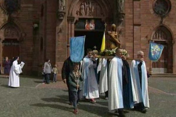 La journée s'est achevée par une procession autour de la basilique