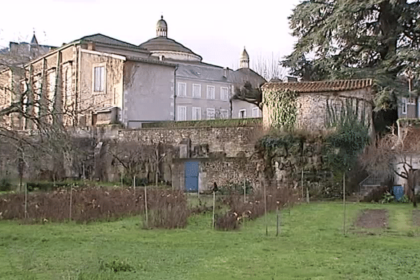 Le couvent Sainte-Marthe à Périgueux est à vendre. 