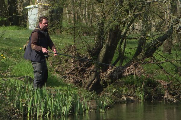 Sarthe La Peche En Riviere Possible Dans Tout Le Departement Et Jusqu A 30 Km De Son Domicile A L Exterieur