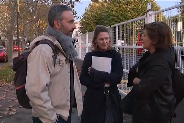 Les parents de bébés nés sans bras se sont réunis, une dernière fois, à Paris mardi 5 novembre 2019.