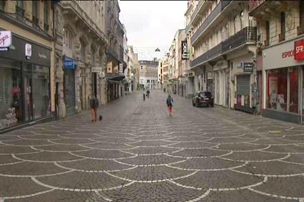 La rue de Béthune à Lille, l'une des principales artères commerçantes de la ville, en ce lundi de Pentecôte. 