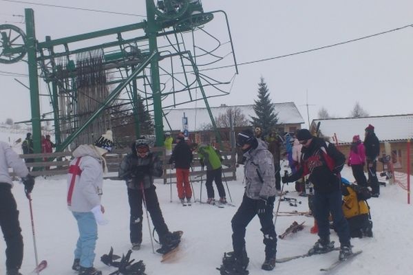 La saison d'hiver commence aux Estables. Cette station familiale de Haute-Loire est bien enneigée et accueille les premiers skieurs.